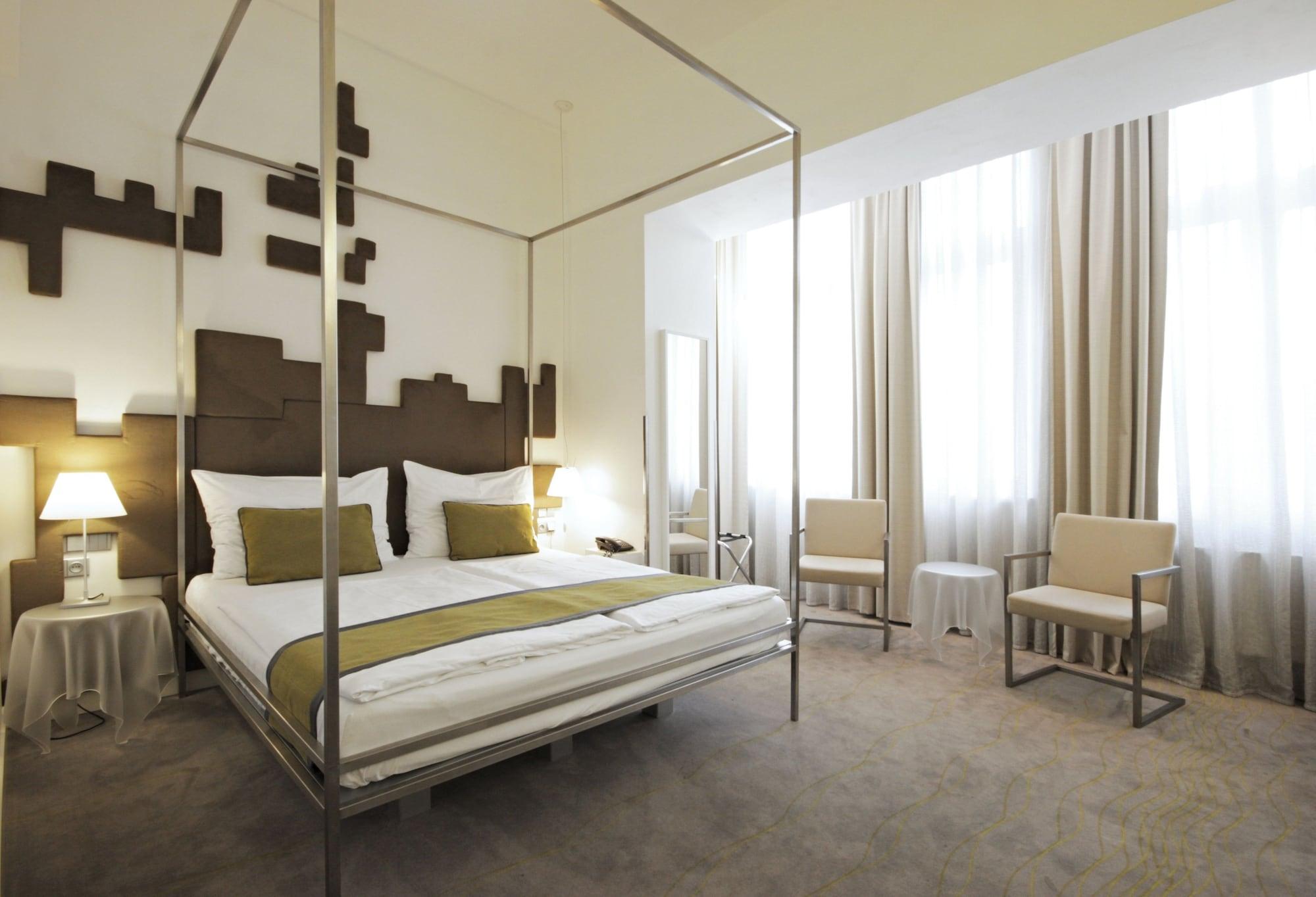 Pure White 4* Prag