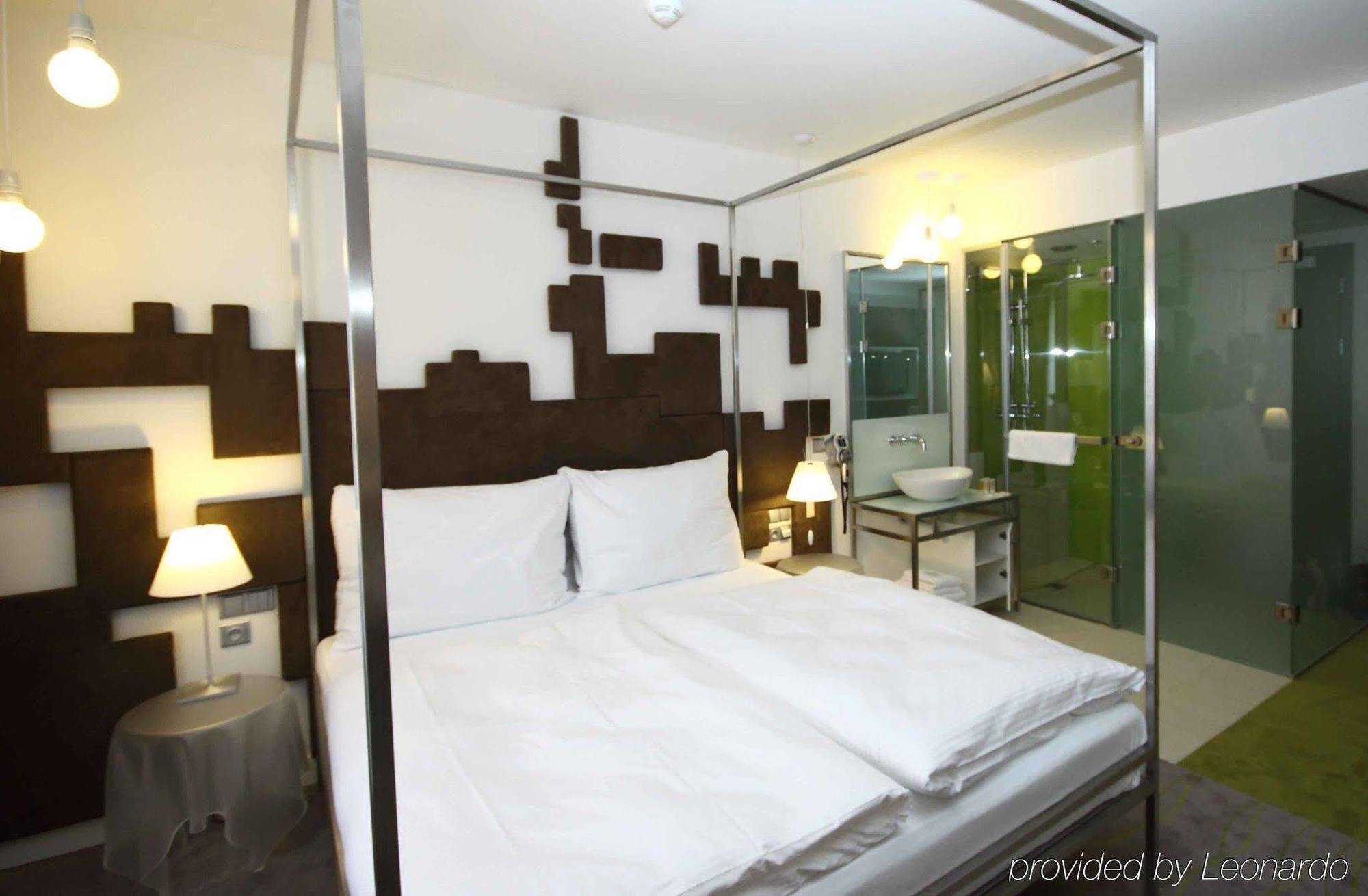 Pure White Hotell