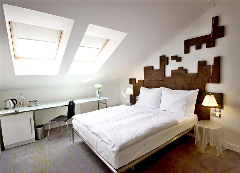 Pure White Hotell