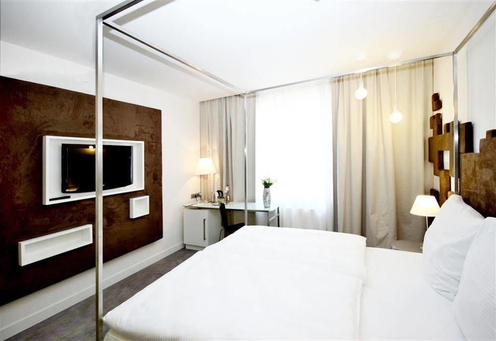 Pure White Hotell 4*