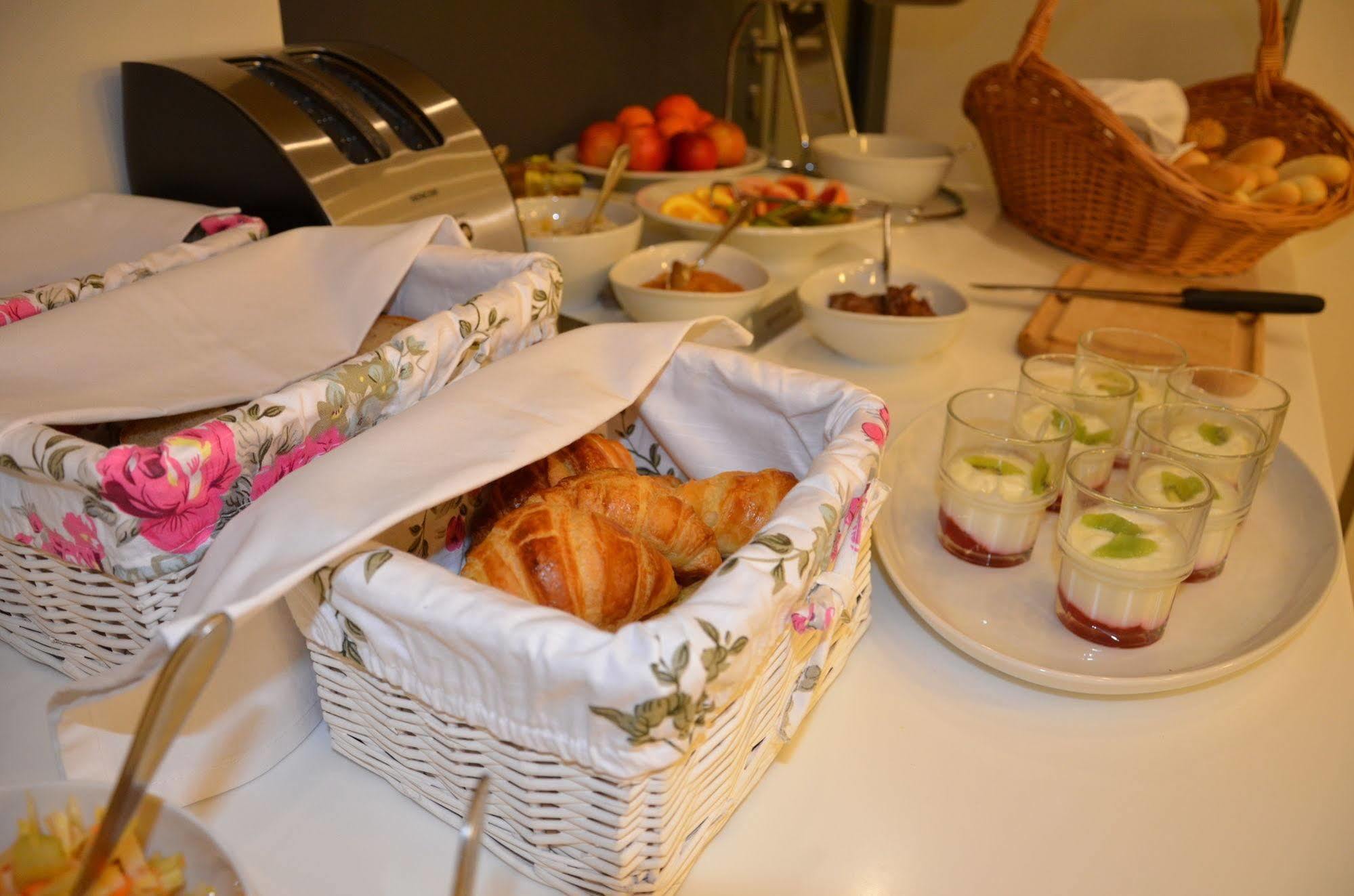 Pure White Hotell 4*