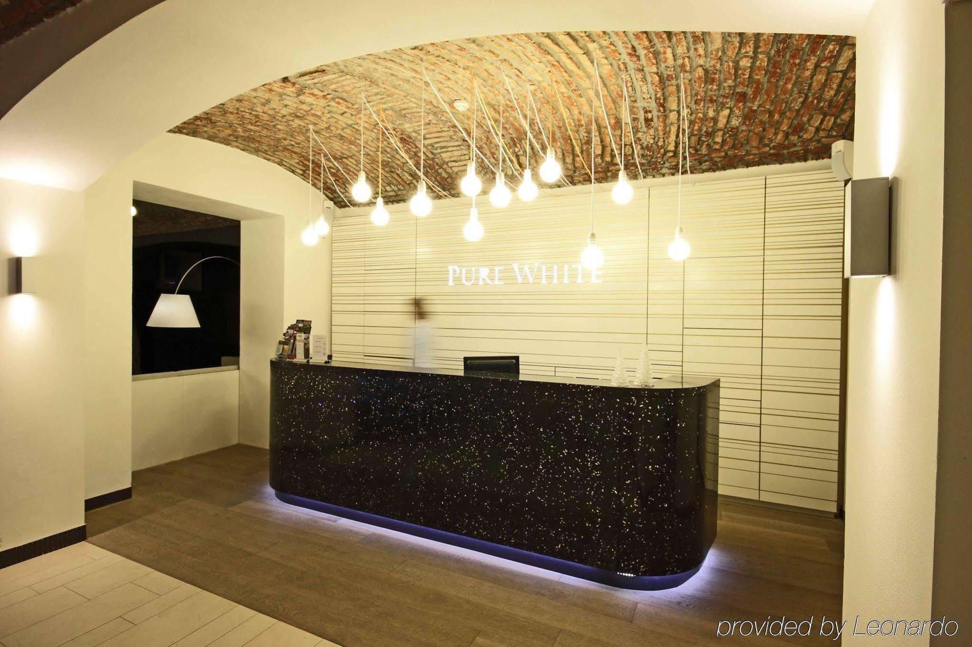 Pure White Hotell Prag