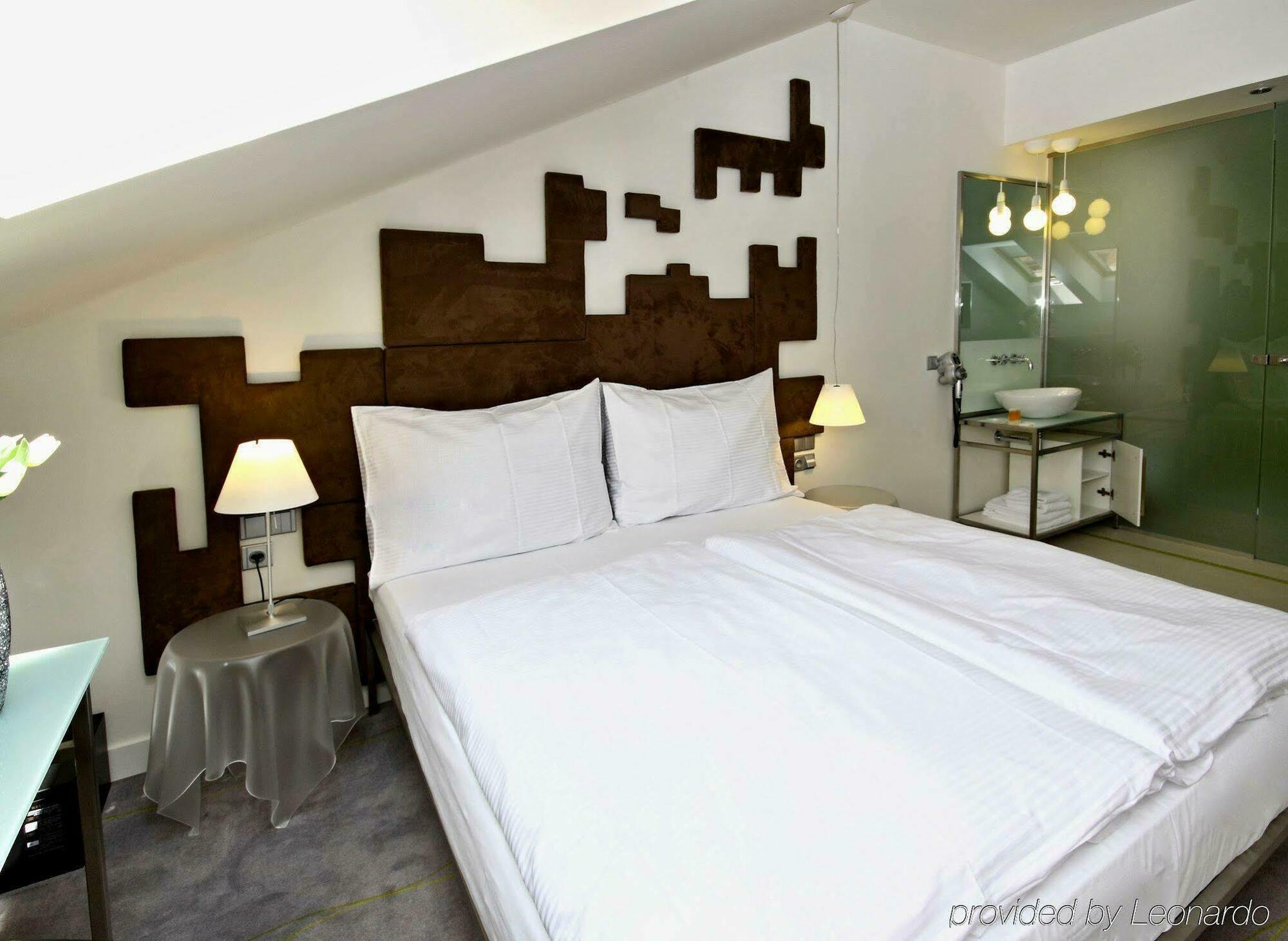 Pure White Hotell 4*